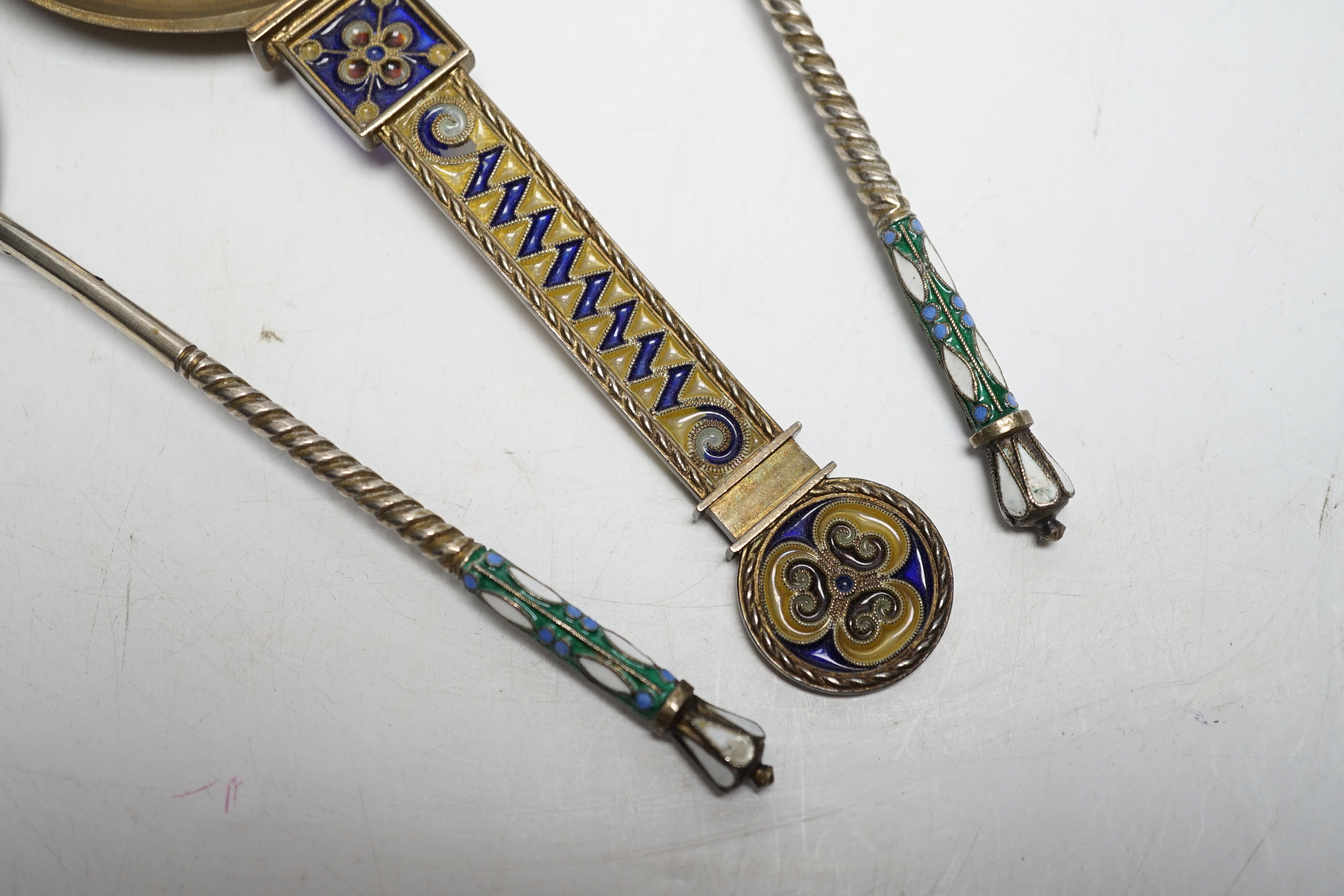 A Norwegian gilt sterling and plique a jour enamelled spoon, 16.2cm (a.f.), together with a pair of late 19th/early 20th century Russian 84 gilt zolotnik and cloisonné enamel spoons.